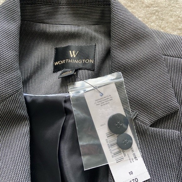 Blazer - Picture 3 of 3